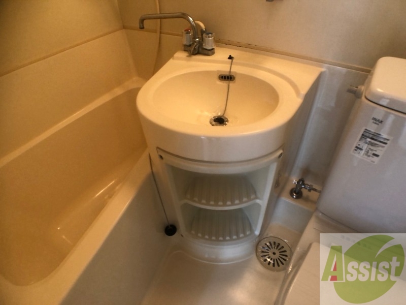 洗面設備　ユニットバス内の洗面台です。朝の身支度もスムーズです。