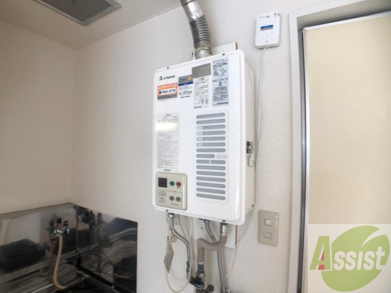 その他設備　給湯器は簡単操作で温度調整ができますよ。