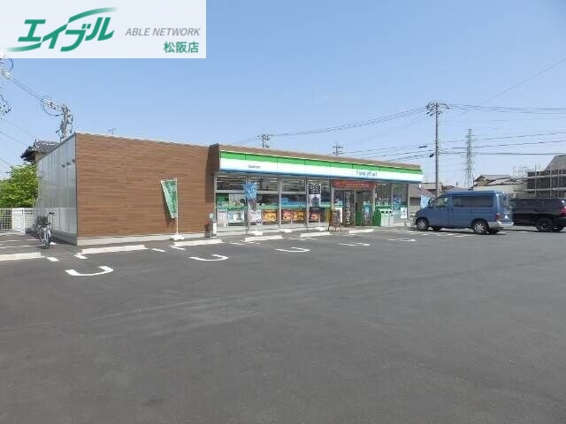 コンビニ　ファミリーマート松阪鎌田町店（コンビニ）まで627m