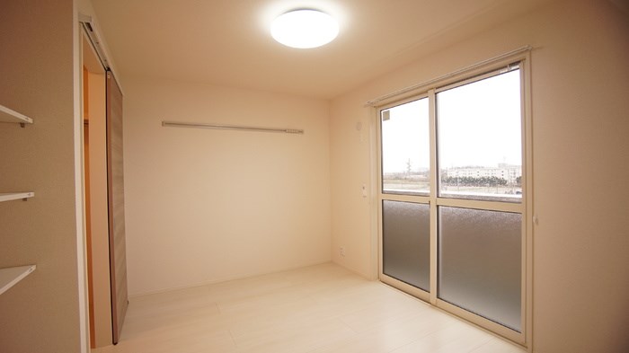 その他部屋・スペース　寝室の窓は南向き！