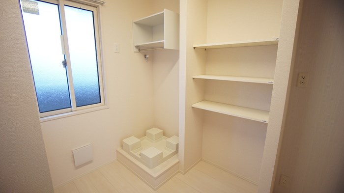 その他　洗面所は便利な棚が付いています☆
