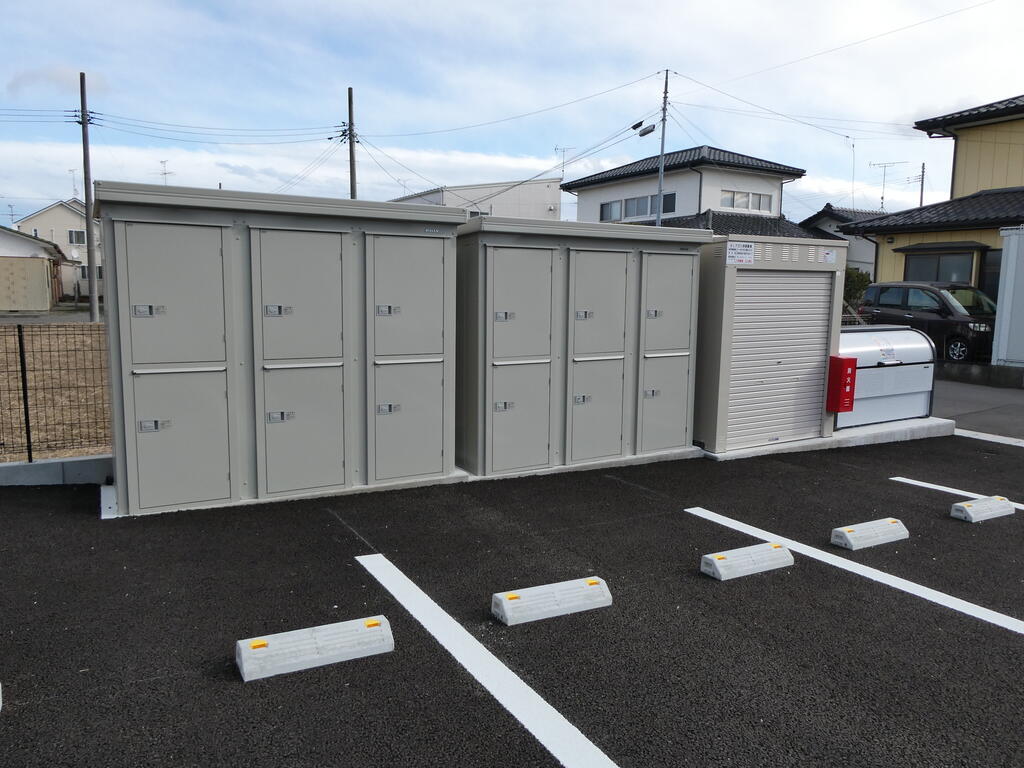 その他共有部分　各世帯物置＆敷地内ゴミ捨て場