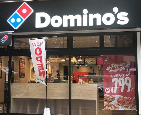 飲食店　ドミノピザ（飲食店）まで489m