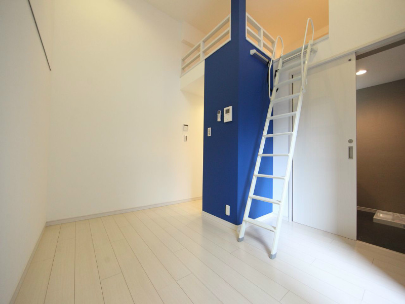 居室・リビング　洋室8帖　ロフト4.5帖（収納にも寝室にも使えます）