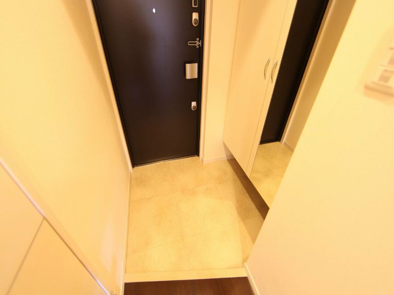 玄関　玄関　シューズボックス　姿鏡付き