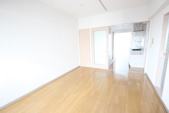 居室・リビング　※別号室の写真です