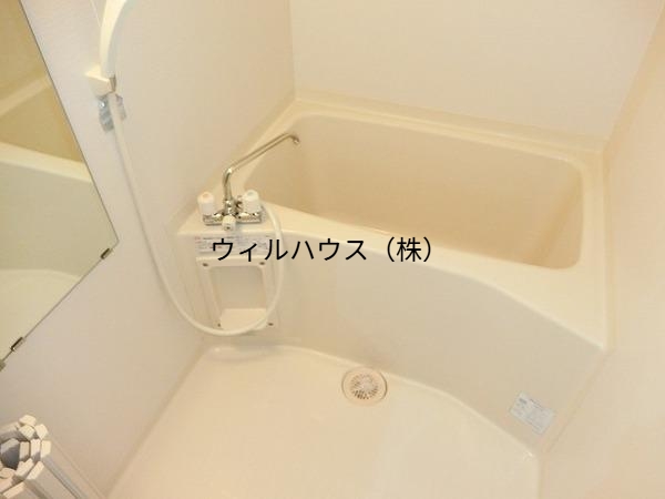 バス・シャワールーム　浴室乾燥機付きバス！