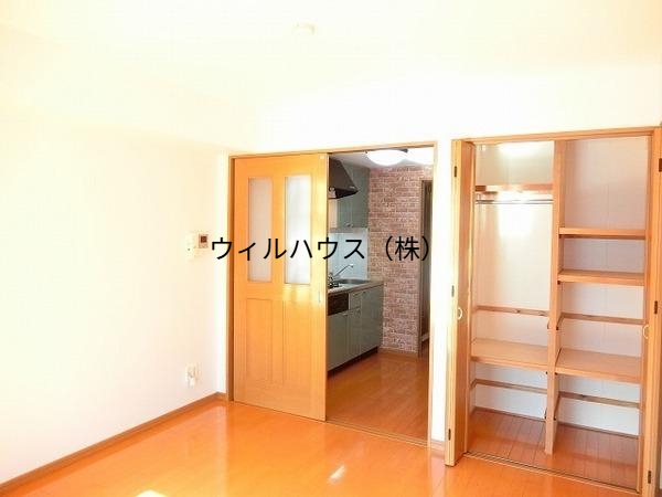 居室・リビング　広々とした洋室！