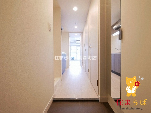 玄関　「気になったら、LINEで気軽に相談できますよ。」