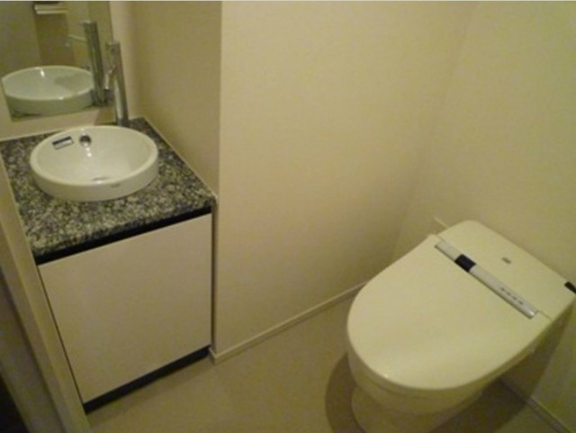 トイレ　別部屋画像参照