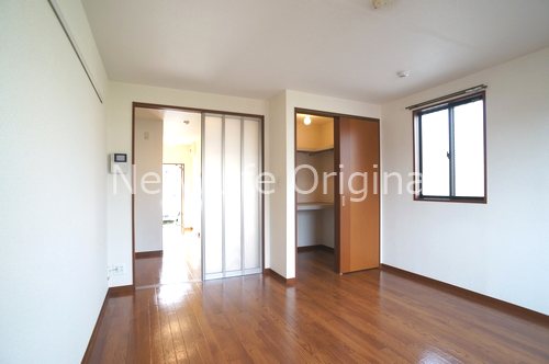 その他　2面採光で明るい洋室です☆