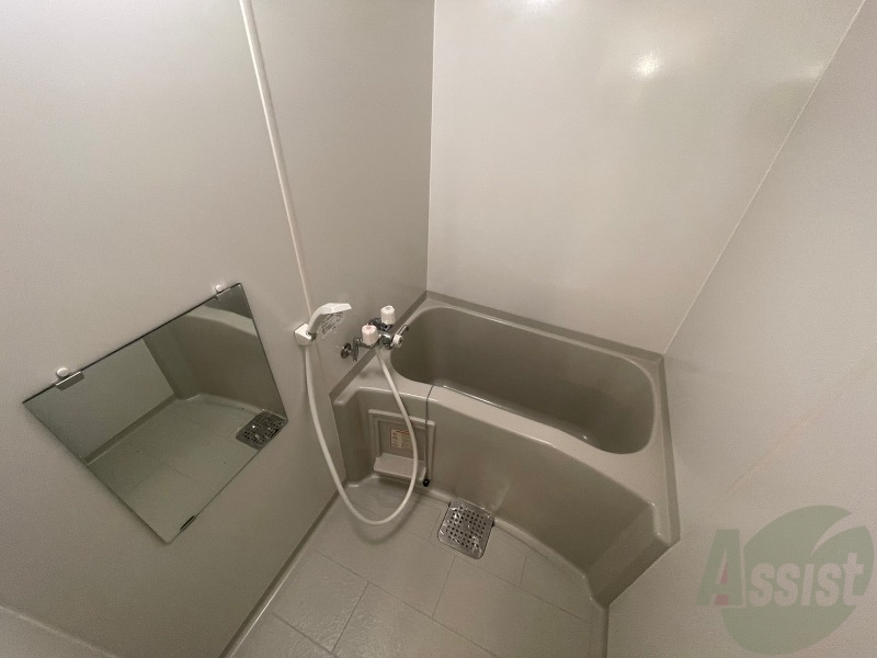 バス・シャワールーム　お風呂になります。一日の疲れを癒してくださいね。