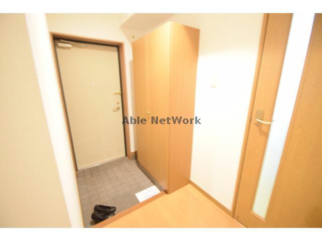 玄関　室内写真は同物件他号室のものです