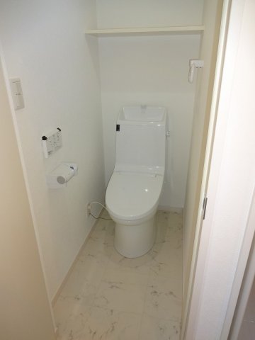 トイレ　温水洗浄便座