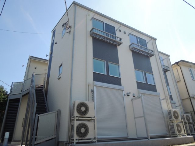 建物外観　複数路線利用可能のアパートです。