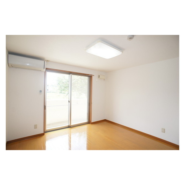 居室・リビング　明るい日差しの室内