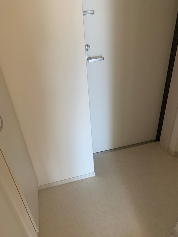 玄関　同施工会社　内装写真