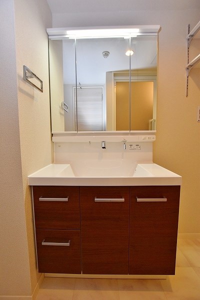 洗面設備　★シャワー付き洗面台★