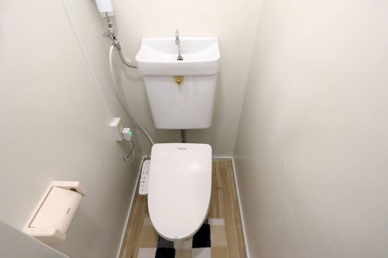 トイレ　ウォシュレット付きで快適な環境です♪