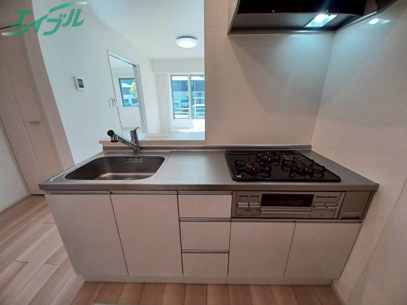 キッチン　反転タイプ参考写真