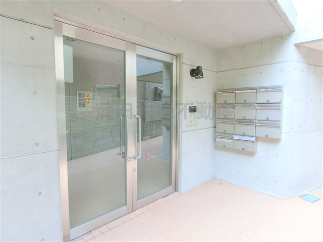 エントランス　オートロック付きのエントランス