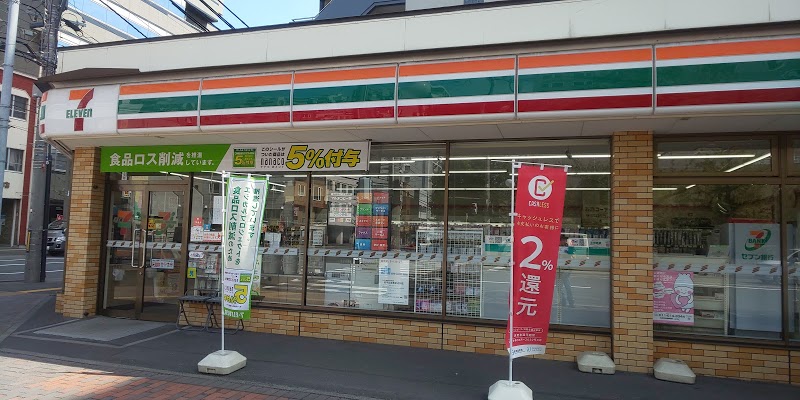 コンビニ　セブンイレブン札幌北2条東1丁目店（コンビニ）まで221m