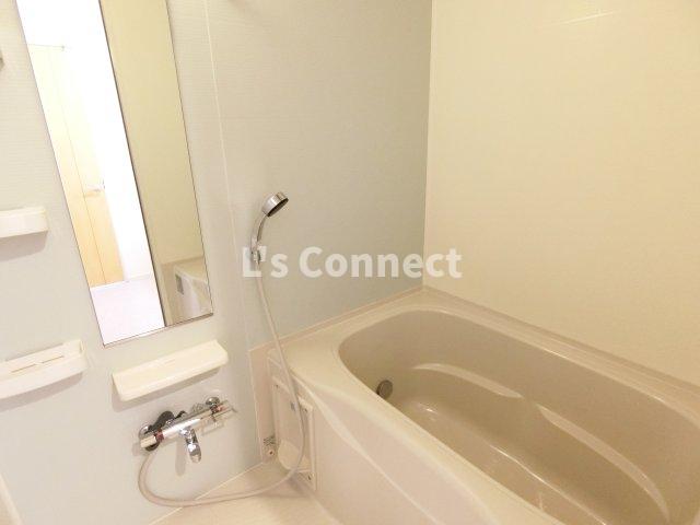 バス・シャワールーム　追焚き、浴室乾燥付きのお風呂。