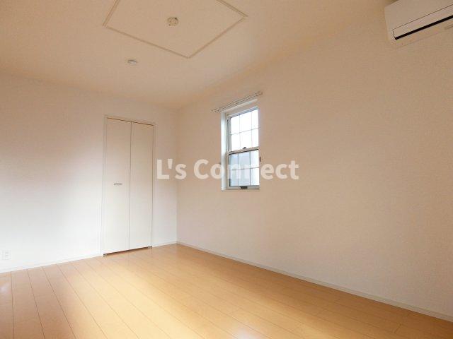 その他　角部屋で２面に窓があります。