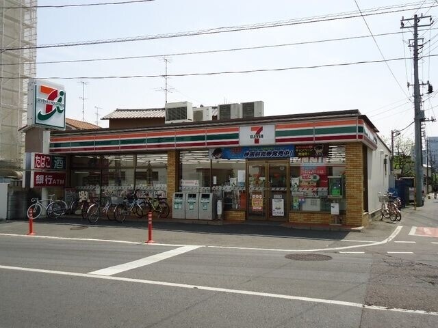 コンビニ　セブンイレブンさいたま大宮氷川参道店（コンビニ）まで221m