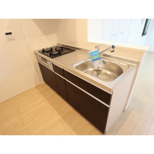 キッチン　３口コンロ付き