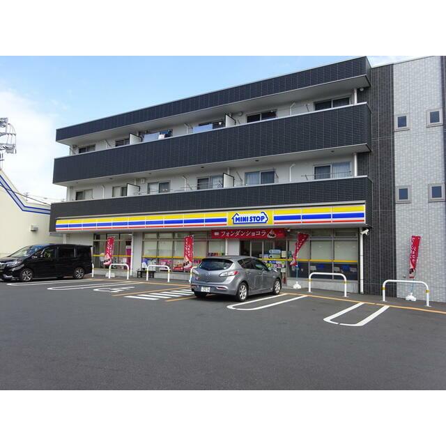 コンビニ　ミニストップ東越谷３丁目店（コンビニ）まで286m