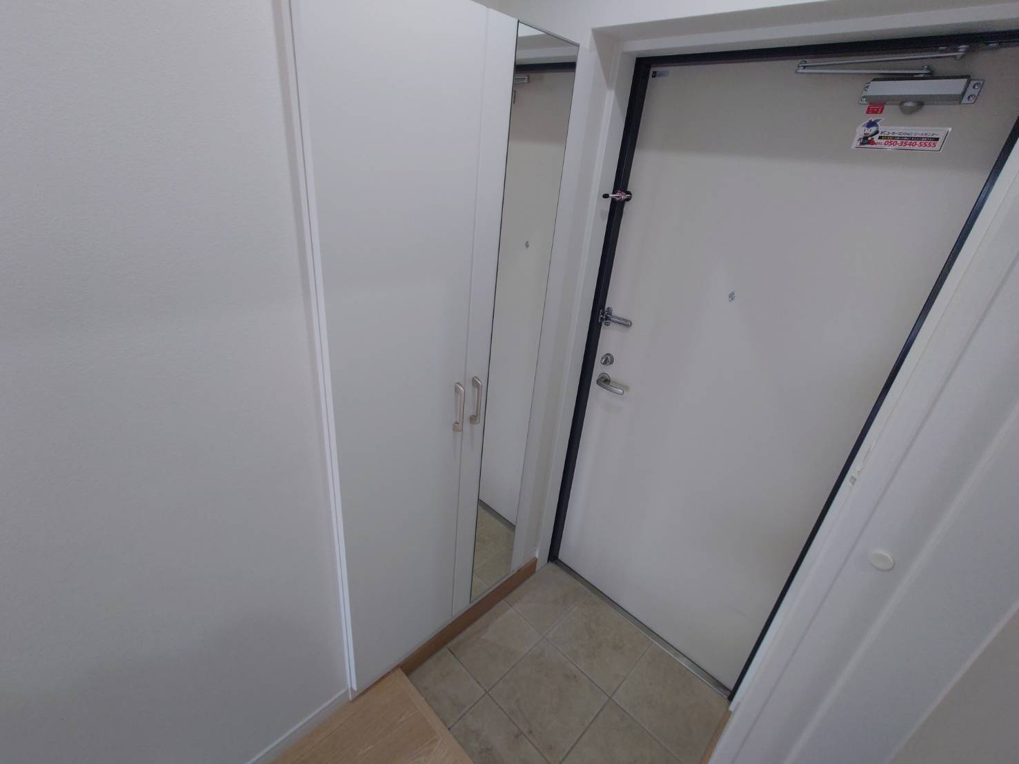 玄関　※別号室の写真です。現況優先となります。