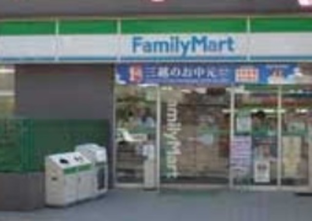コンビニ　ファミリーマート上目黒二丁目店（コンビニ）まで95m
