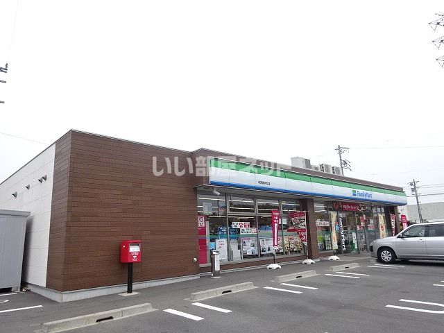 コンビニ　ファミリーマート 可児坂戸北店（コンビニ）まで589m
