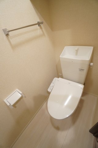 トイレ　※同物件・反転タイプの写真です。