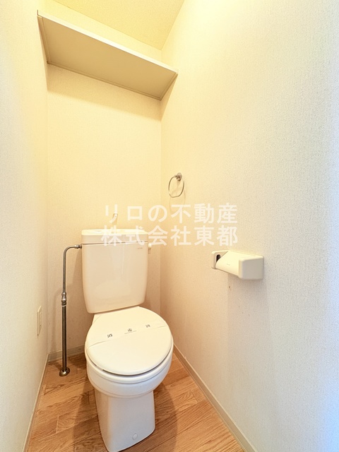 トイレ　白基調で清潔感のあるトイレです♪