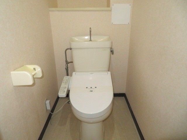 トイレ　【トイレ】シャワー付きトイレ