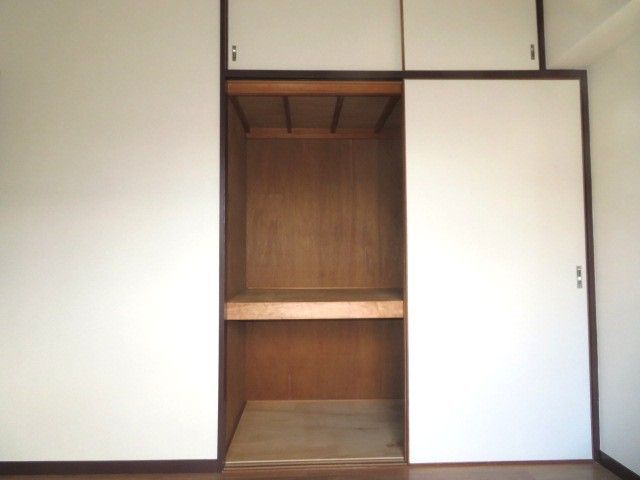 収納　【収納】通路側洋室押入れ