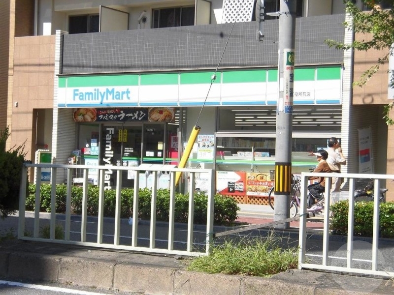 コンビニ　ファミリーマート淀川区役所前（コンビニ）まで233m