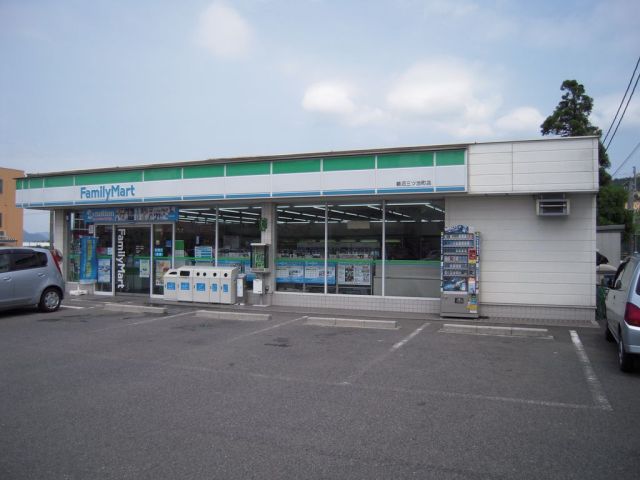 コンビニ　ファミリーマート（コンビニ）まで170m