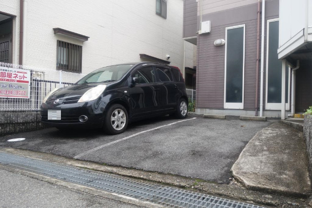 駐車場　大きい車も停めれます