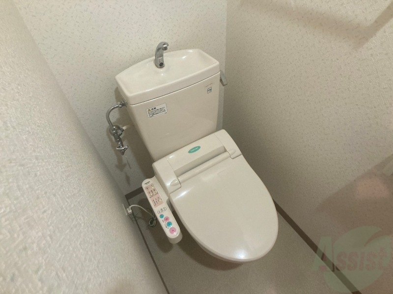 トイレ　ウォシュレット機能がついたトイレ。安心して使用できますね。