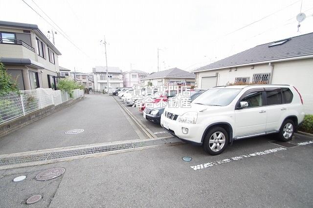 駐車場　敷地内駐車場完備
