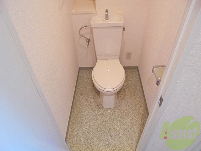 トイレ　広めのおトイレで、、、落ち着いて用を足してくださ～いｗ