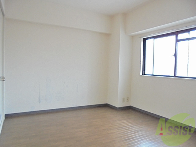 その他部屋・スペース　小窓もあり、自然光の入るお部屋ですね～寝室にどうですか？