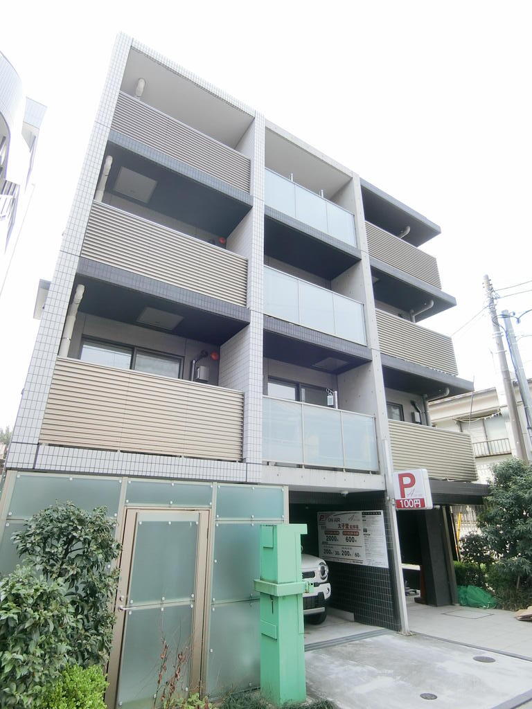 建物外観　2019年築・鉄筋コンクリート造マンションです