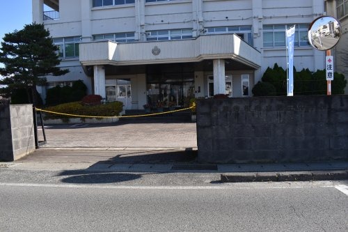 中学校　会津若松市立第三中学校（中学校）まで2011m