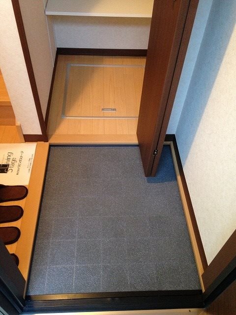 玄関　同建物の別部屋の写真♪