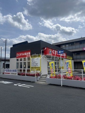 コンビニ　セブンイレブン（コンビニ）まで671m