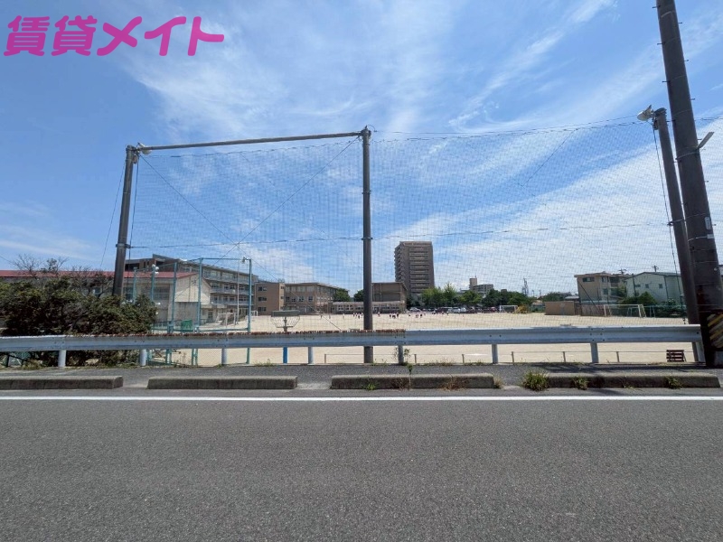 小学校　四日市市立富田小学校（小学校）まで1274m